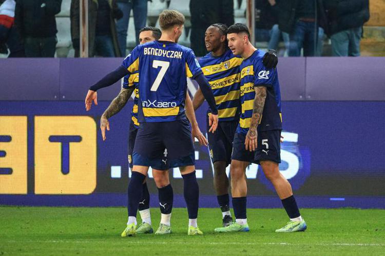 Parma-Monza 2-1: Valenti salva Pecchia in extremis