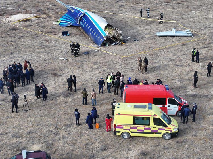 L'aereo precipitato in Kazakistan (Fotogramma/Ipa)