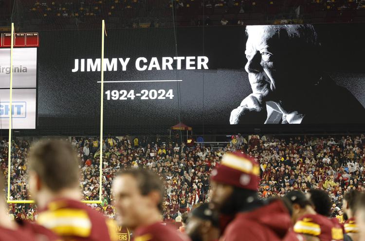 Minuto di silenzio per Jimmy Carter allo stadio di Landover prima di un match - Fotogramma /Ipa