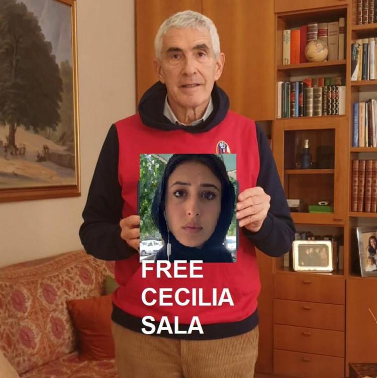 "Free Cecilia Sala", Casini sui social con la foto della giornalista detenuta in Iran