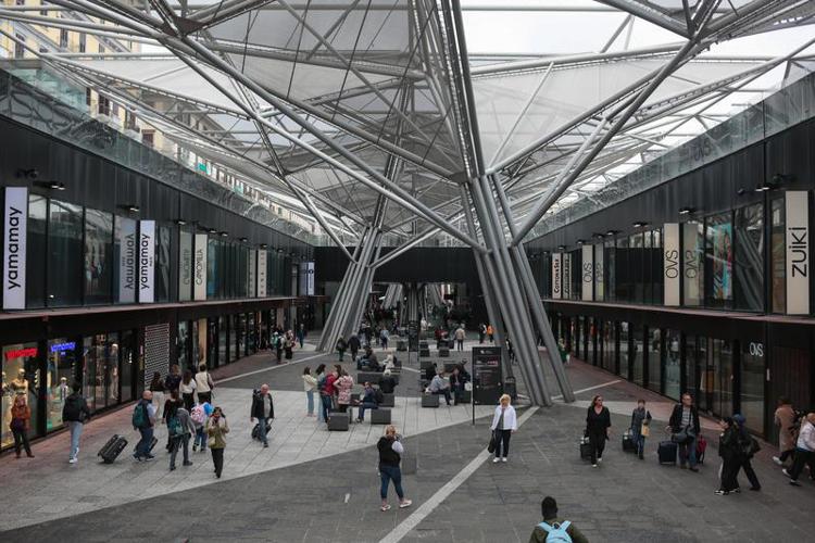 La stazione Garibaldi di Napoli - Fotogramma