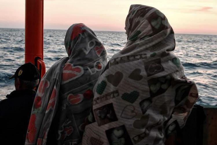 Migranti, arrivati a Bari i 43 stranieri dall'Albania. Viminale: 