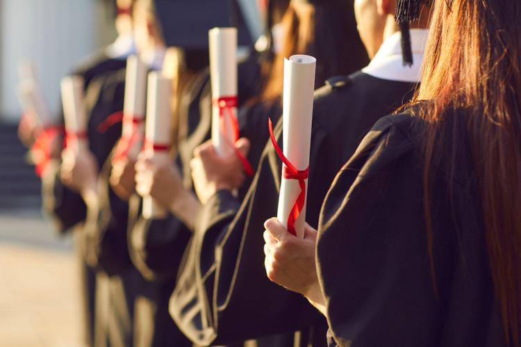 Università, Bernini firma decreti per rafforzare collaborazione su formazione superiore