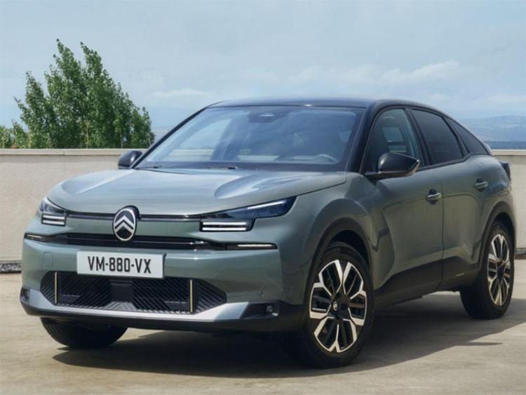 Citroen C4 2025: tecnologica, futuristica e compatta