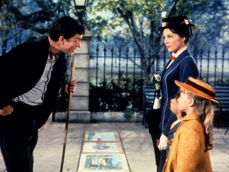 Una scena del film 'Mary Poppins' di Robert Stevenson (Fotogramma/Ipa)