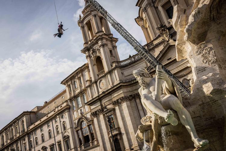 Epifania, la Befana 'atterra' a piazza Navona