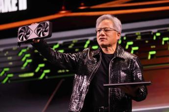 Nvidia al CES 2025: rivoluzione AI tra gaming, robotica e veicoli autonomi