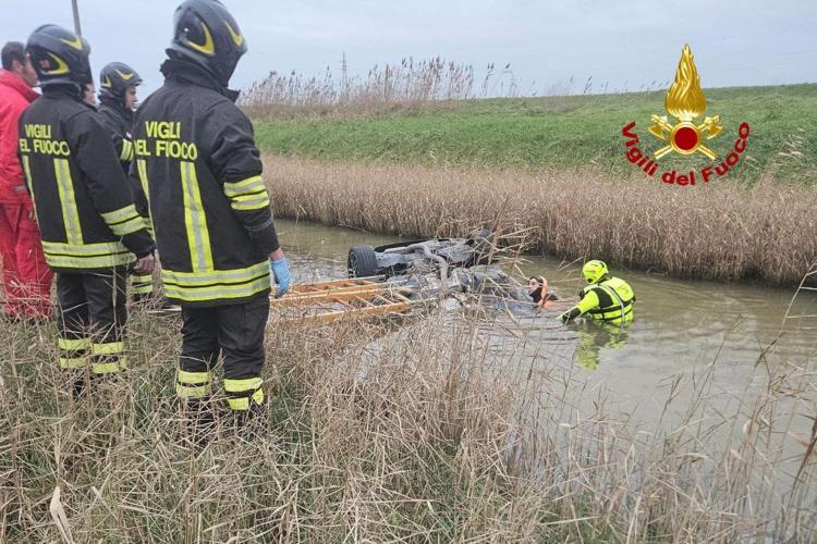 Vigili del fuoco sul luogo dell'incidente