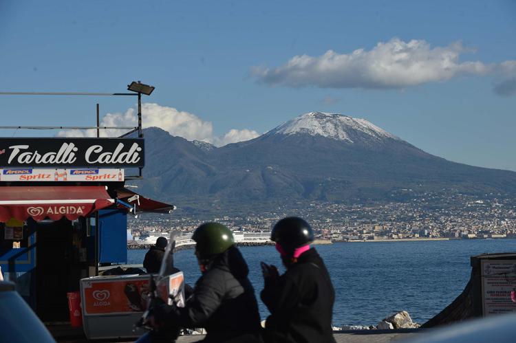 La neve sul Vesuvio, immagine di repertorio (Fotogramma)