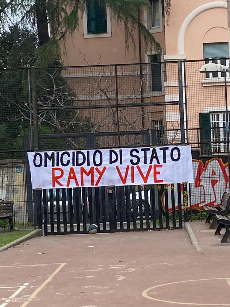 Lega: ''Striscione e murales al liceo Manara di Roma, studenti non insultino Stato''