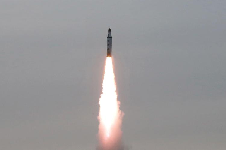 Il lancio di un missile - (Xinhua)