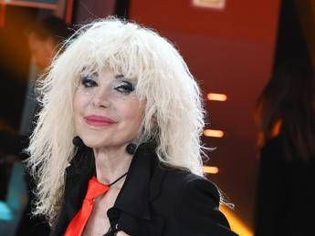 Donatella Rettore, la nuova ‘Antidiva Putiferio’ - Ascolta