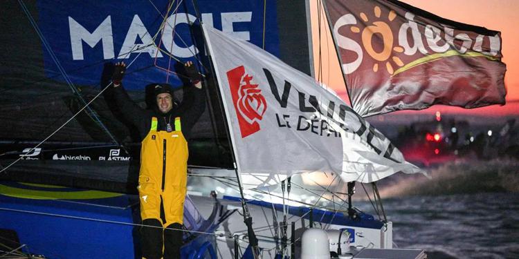 Il Vendée Globe a Dalin, abbattuto il record di quasi 10 giorni