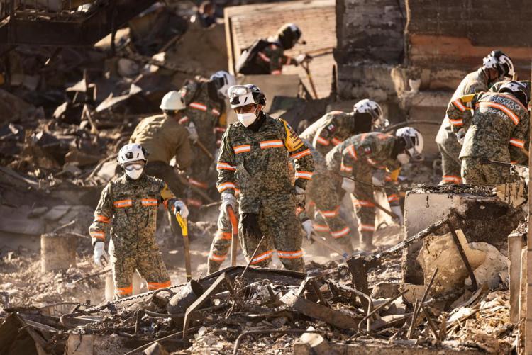 Incendi California, nuova allerta a Los Angeles: previsti venti "estremamente pericolosi"