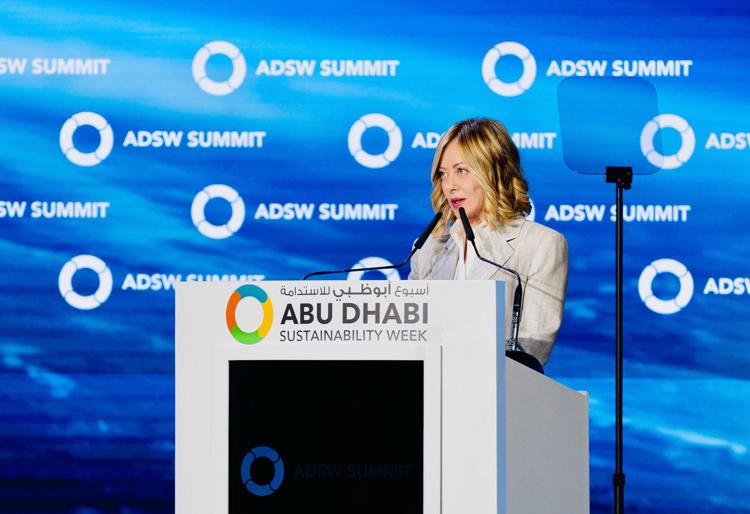 Giorgia Meloni al summit di Abu Dhabi