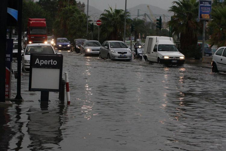 Maltempo, allerta rossa in gran parte della Sicilia: scuole chiuse e disagi