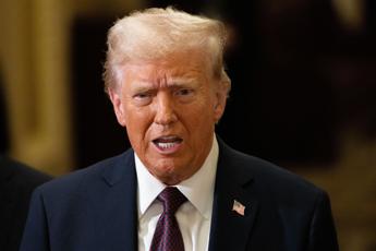 Trump, attacco frontale a Zelensky: "Dittatore senza elezioni"