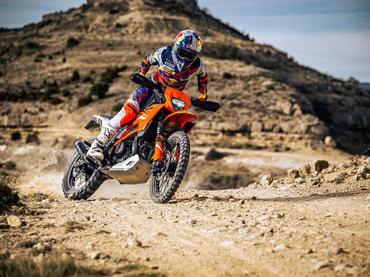 KTM presenta le nuove 125 Enduro E e 390 Enduro R 2025