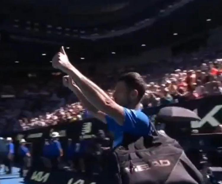 Djokovic, il ritiro e i fischi: addio amaro agli Australian Open - Video