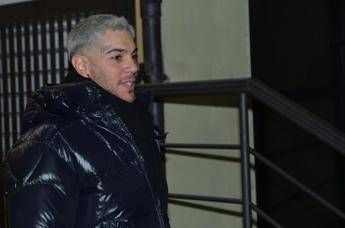 Sanremo 2025, Emis Killa indagato per associazione a delinquere: "Mi ritiro dal Festival"