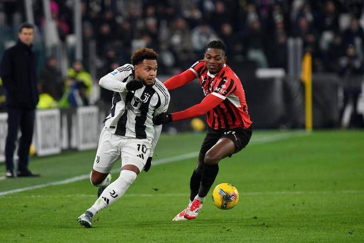 Weston McKennie e Rafa Leao - Fotogramma