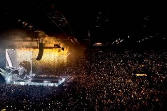 Per Capo Plaza palco-istallazione al Forum, megashow con 40 brani