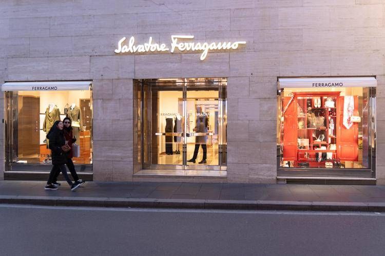 Un negozio di Ferragamo in via  Condotti - Fotogramma