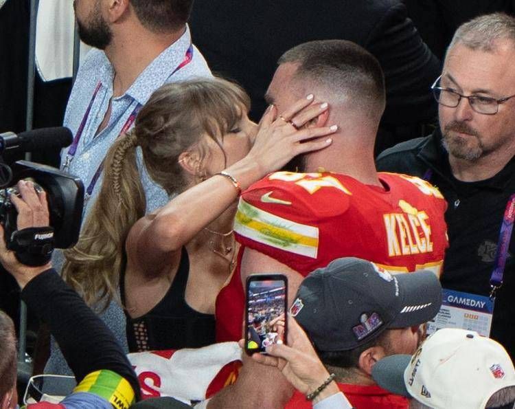 Taylor Swift e Travis Kelce - Ipa