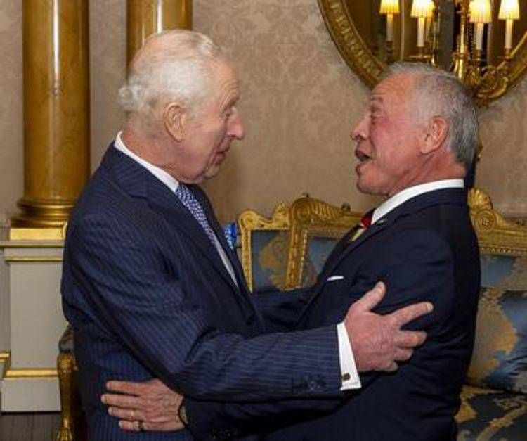 Carlo III con Abdullah II, foto da X di Buckingham Palace