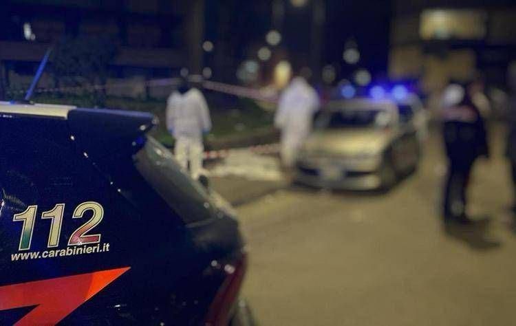 Roma, guardia giurata spara a ladri in casa dei vicini: uno è gravissimo