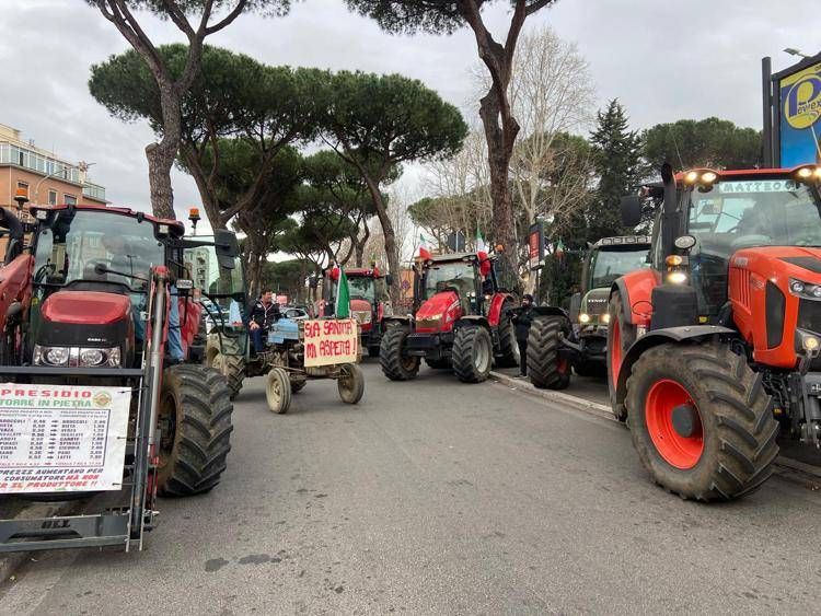 La protesta dei trattori, foto Adnkronos