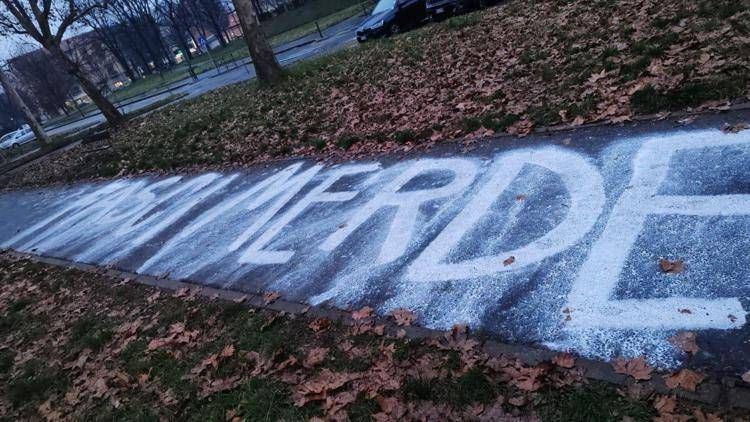 Insulti davanti alla targa in memoria dell'esodo istriano in corso Cincinnato, Torino