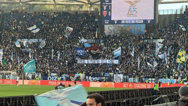 All'Olimpico striscione tifosi Lazio: 