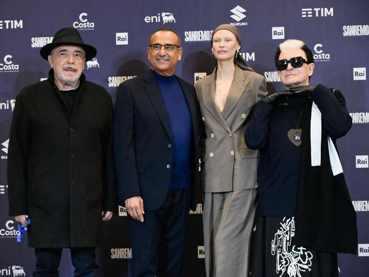 Nella foto da sinistra Nino Frassica, Carlo Conti, Bianca Balti e Cristiano Malgioglio  - (Fotogramma)