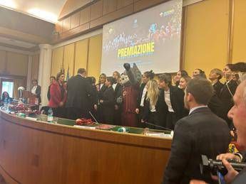 Alla Pisana inno Roma chiude la premiazione di squadre di calcio giovanili