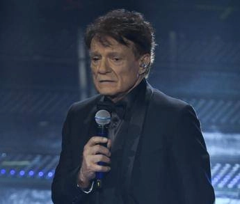 Sanremo 2025, Massimo Ranieri e l'occhio rosso in finale: la diagnosi del medico