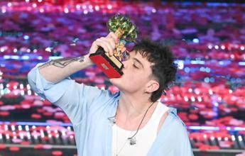 Sanremo 2025, trionfo Olly con 'Balorda Nostalgia': ecco il film della finale