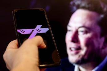 Musk lancia Grok 3, chatbot Ia 'spaventosamente' intelligente