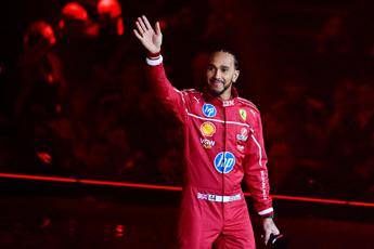 Ferrari, Hamilton e le prime parole in italiano: "Sono emozionato, sto imparando"