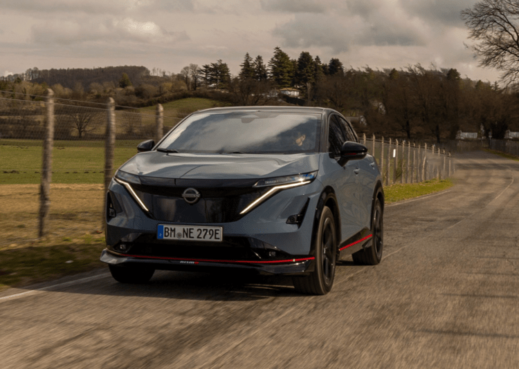 Nissan presenta due nuovi modelli con la formula X-over Thinking