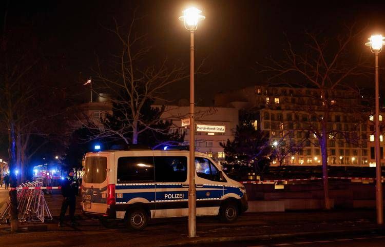 Berlino, attacco con coltello vicino a memoriale Olocausto: arrestato sospetto aggressore