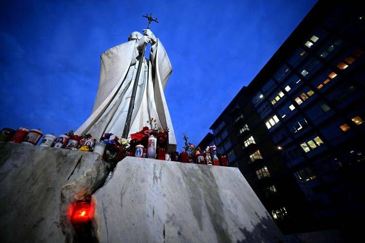 Il Policlinico Gemelli dove è ricoverato il Papa (Afp)