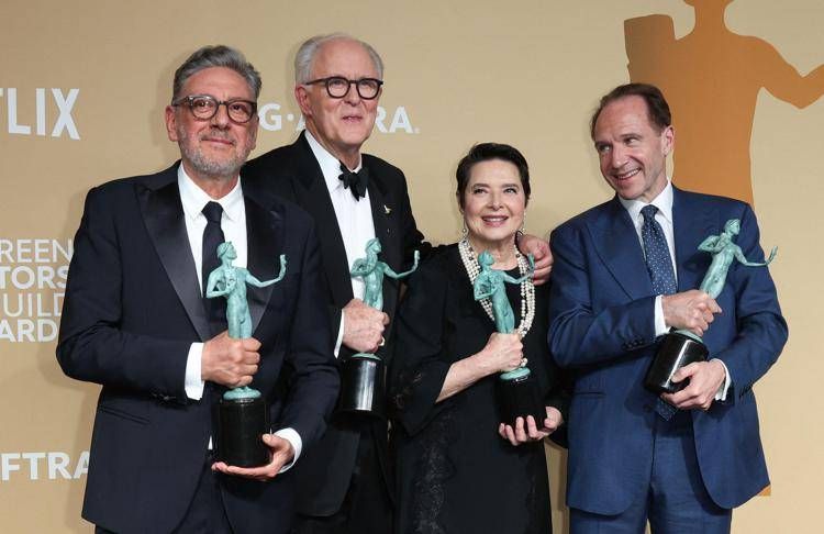 'Conclave' trionfa ai Sag Awards, premiati anche Chalamet e Moore