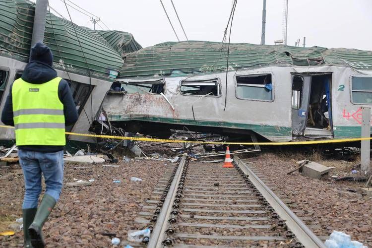 Disastro ferroviario Pioltello, una condanna e otto assoluzioni tra cui l'ex ad Gentile