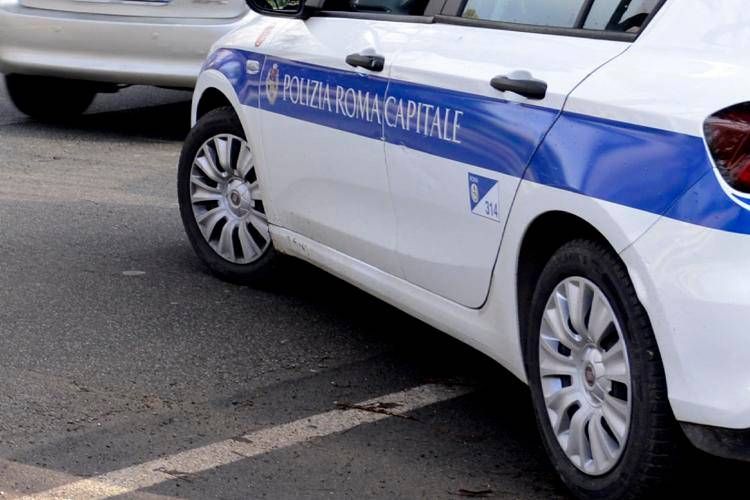 Roma, ragazza muore investita da auto in via Laurentina