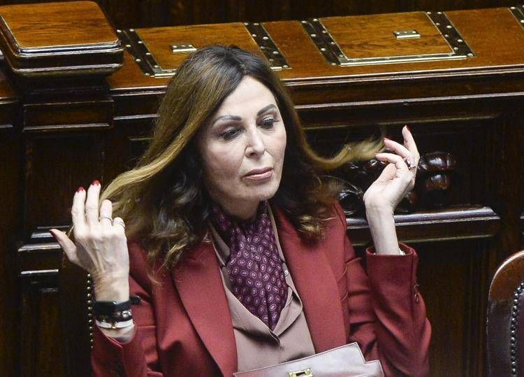 Santanchè si difende in Aula: "No a ergastolo mediatico", e apre alle dimissioni