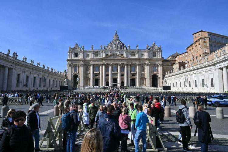 Piazza San Pietro, l'Angelus - Afp