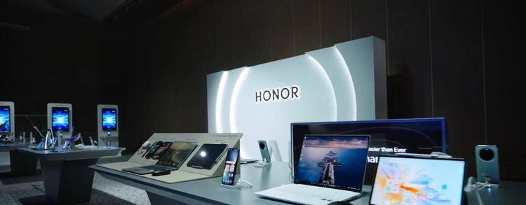 HONOR svela ALPHA PLAN al MWC 2025: 10 miliardi per l'Ecosistema AI