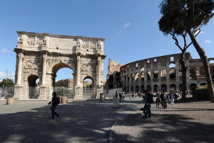 Roma, l'Arco di Costantino e il Colosseo