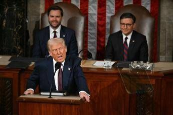 Trump, discorso al Congresso con show: "America è tornata"